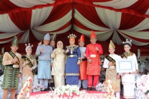 Wali Kota Tatong Bara foto bersama usai Upacara HUT ke-16 Kota Kotamobagu