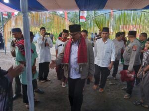 Pj Bupati Limi Mokodompit Sholat Idul Adha di Desa Muntoi