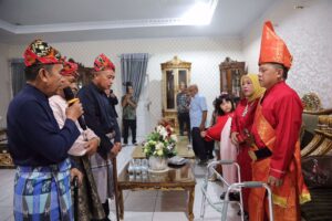 Wakil Wali Kota Nayodo Koerniawan Ikuti Prosesi Adat Poponagan Kon Komalig Mointok