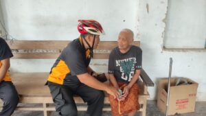 Kriing, Kriing! Kapolsek Sukorejo Polres Blitar Kota Pimpin Gowes Kamtibmas dan Jumat Berkah