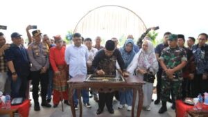 Ketua DPRD Meiddy Makalalag Hadiri Peresmian Alun-Alun Boki Hotinimbang Kotamobagu