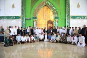 Wali Kota Asripan Nani Sholat Idul Adha di Masjid Agung Baitul Makmur
