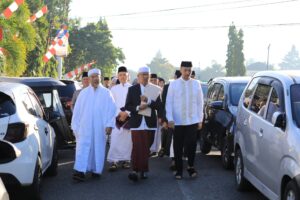 Wali Kota Asripan Nani Sholat Idul Adha di Masjid Agung Baitul Makmur