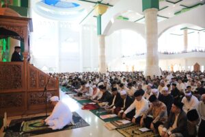 Wali Kota Asripan Nani Sholat Idul Adha di Masjid Agung Baitul Makmur